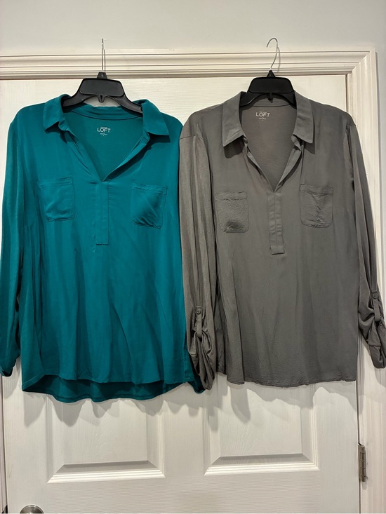 LOFT Tops - LOFT Teal Split-Neck Pullover Blouse